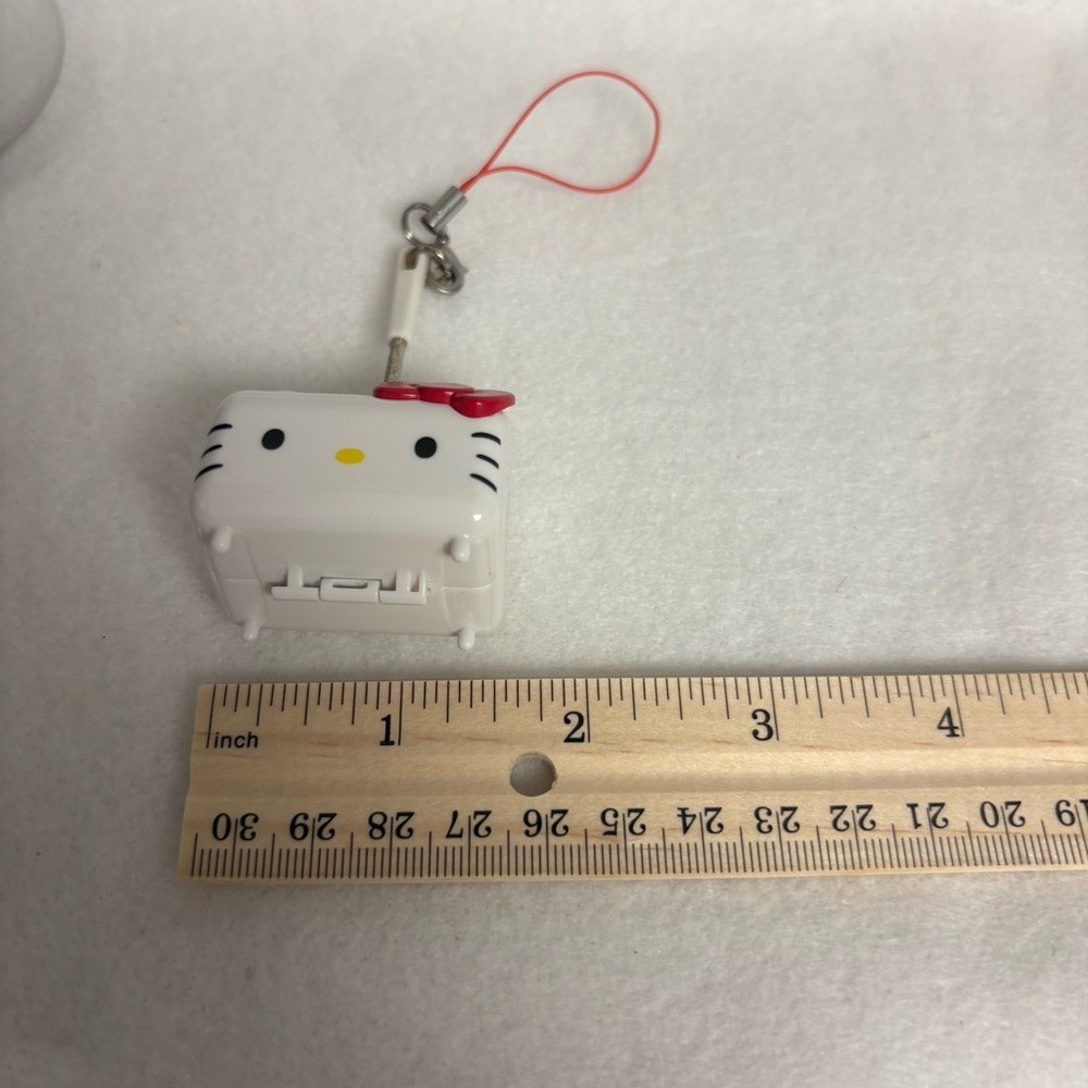 HELLO KITTY Mini Lint Roller Keychain White Cat - Picture 4 of 16